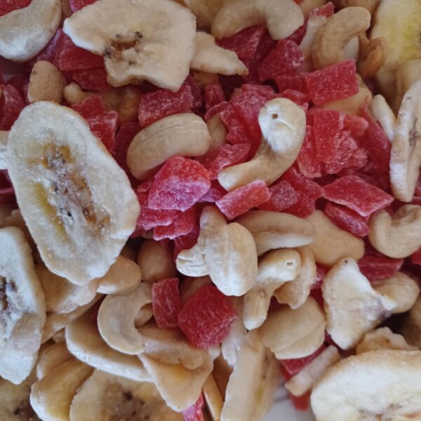 Cashew Strawberry Banana