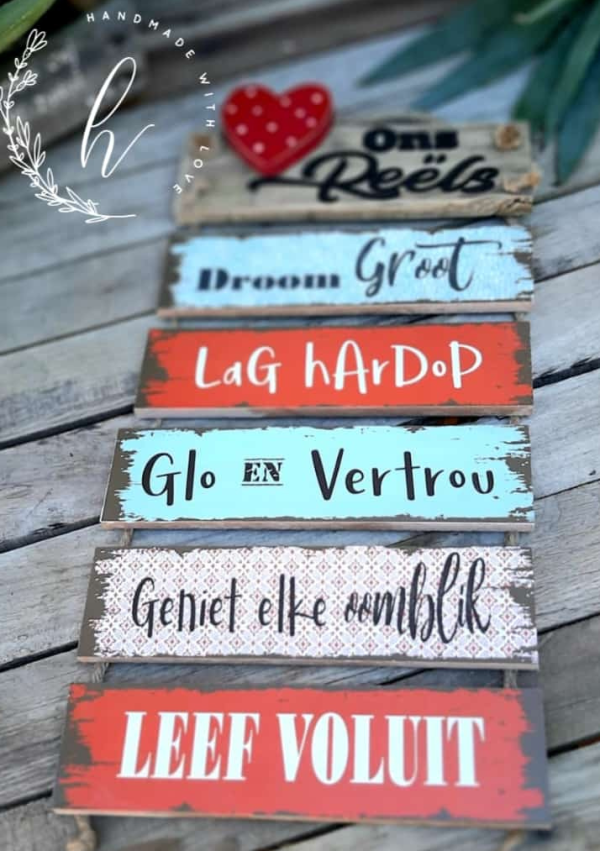 6 Piece Hanging Board - Red and Blue